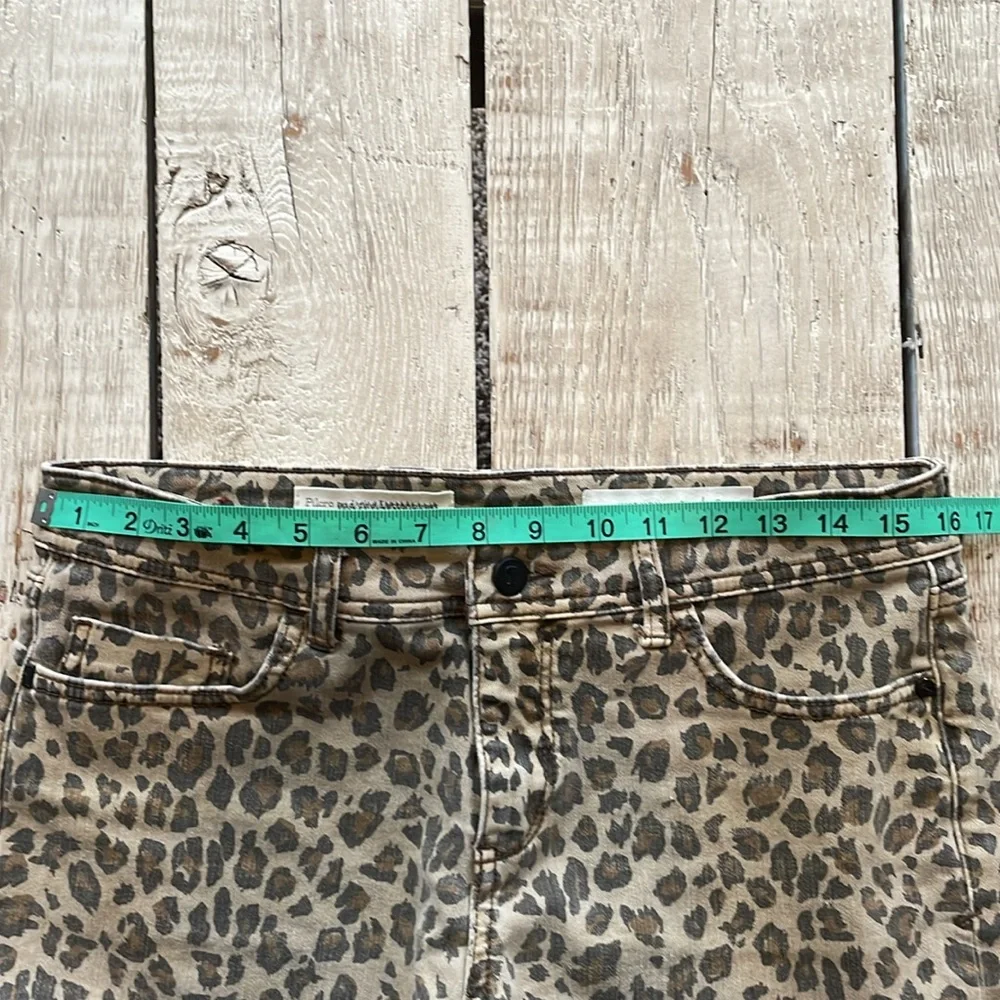 Anthropologie Pilcro Hyphen
Cuffed Leopard Print Denim Shorts
Size 26 - Picture 11 of 12